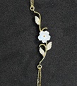 BLK0008-Manolya Çiçeği Zarafeti Gold Renk Gümüş Bileklik