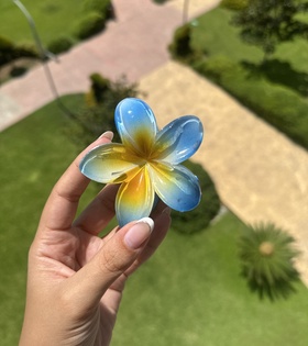 Mavi Sarı Detay Plumeria Çiçeği Toka