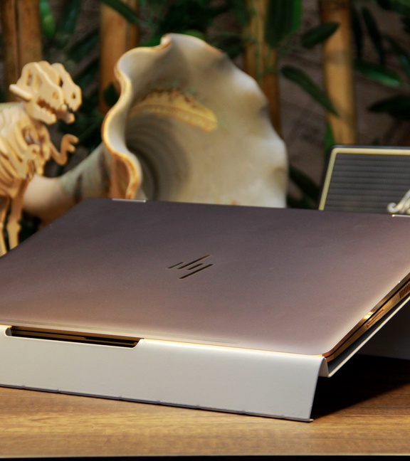 BEYAZ Tüm Modellerle Uyumlu Çelik Notebook Laptop Standı Yükseltici Altlık