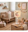 Minibabyrooms Ayda Oturan Kız Desenli Ahşap Oyma Ayak Abajur