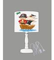 Minibabyrooms Korsan Desenli Ahşap Oyma Ayak Abajur
