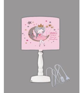 Minibabyrooms Ayda Oturan Kız Pembe Zemin Desenli Ahşap Oyma Ayak Abajur
