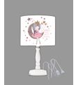 Minibabyrooms Ayda Oturan Kız Desenli Ahşap Oyma Ayak Abajur