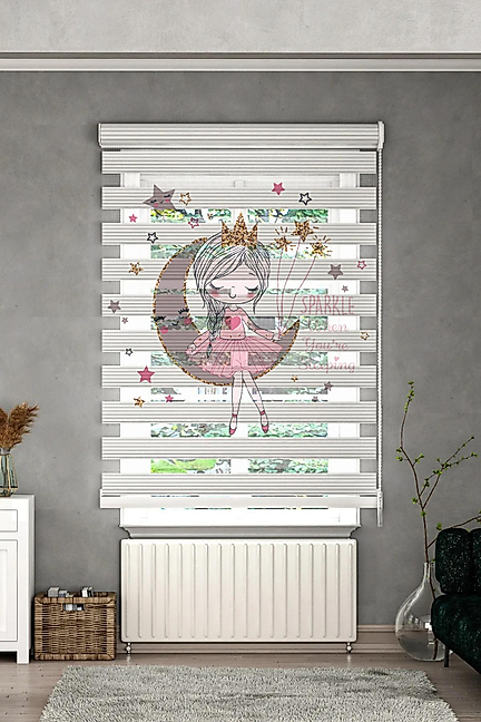 Minibabyrooms Ayda Oturan Kız