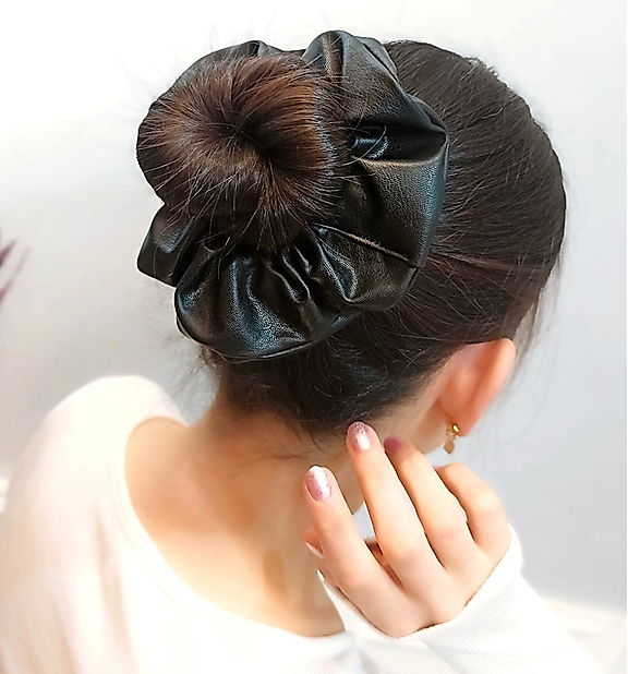 Deri Simit Toka Scrunchie - Şık ve Modern Saç Aksesuarı